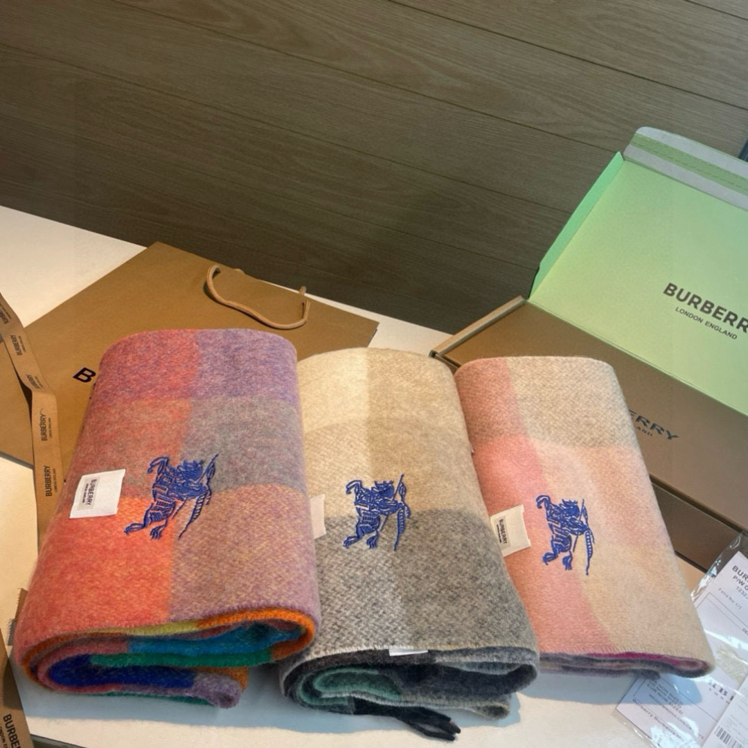 ✨✨Burberry · 巴宝莉双面围巾❗好看的要疯掉了，太有型太有魅力了❗❗非常斯文时尚的秋冬单品！真