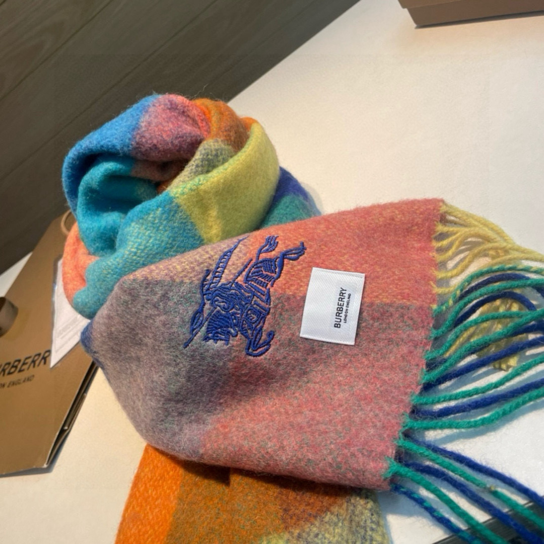 ✨✨Burberry · 巴宝莉双面围巾❗好看的要疯掉了，太有型太有魅力了❗❗非常斯文时尚的秋冬单品！真