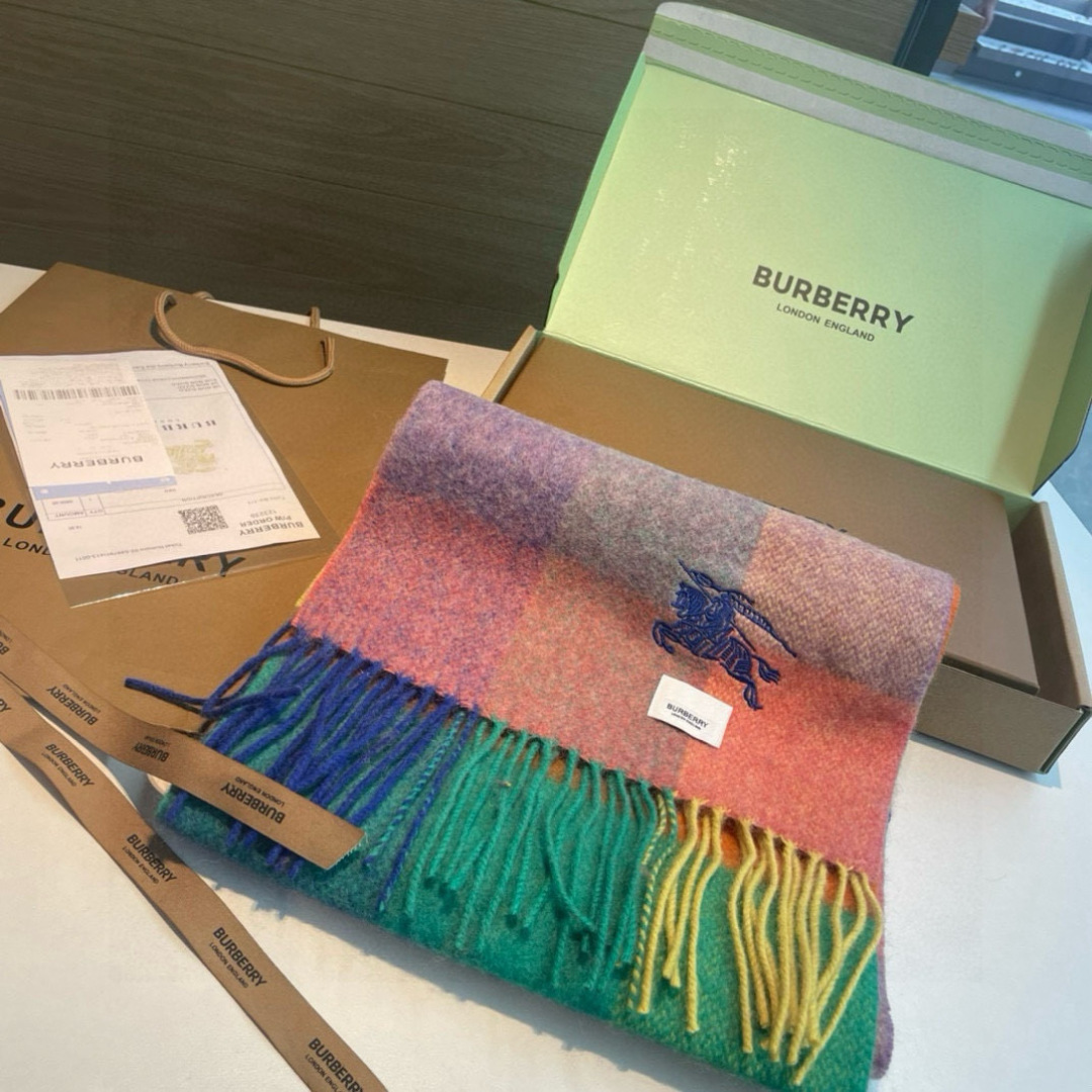 ✨✨Burberry · 巴宝莉双面围巾❗好看的要疯掉了，太有型太有魅力了❗❗非常斯文时尚的秋冬单品！真