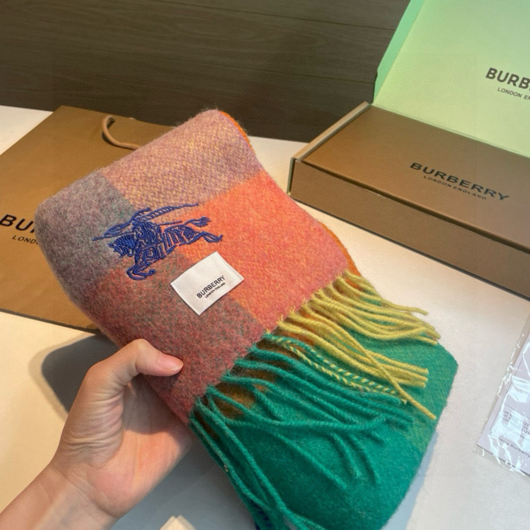 ✨✨Burberry · 巴宝莉双面围巾❗好看的要疯掉了，太有型太有魅力了❗❗非常斯文时尚的秋冬单品！真