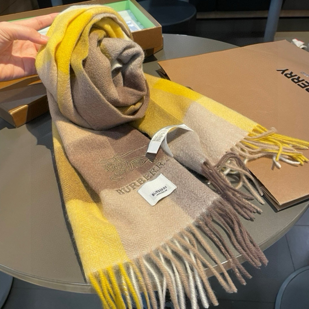 百分百山羊绒 Burberry · 巴宝莉经典格子围巾❗好看的要疯掉了，太有型太有魅力了❗❗非常斯文时尚