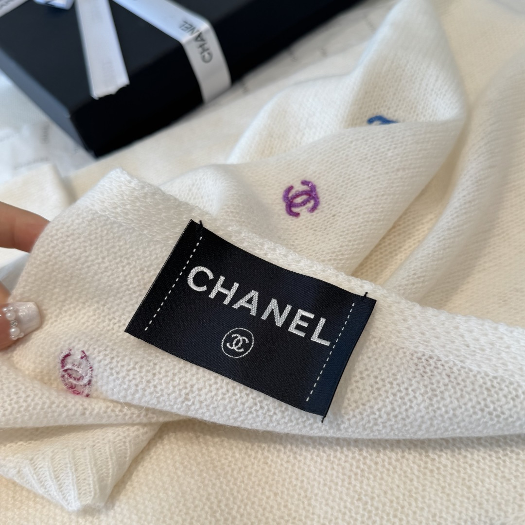 宅女同款Chanel24a小香绵羊毛彩虹🌈珠片围巾披肩尺寸：65cm*180cm