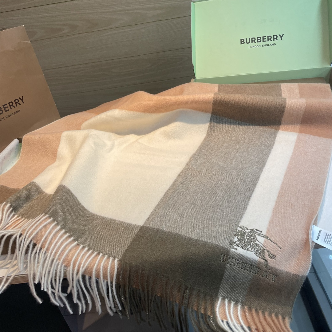 🆕Burberry ·巴宝莉爱心款💗❗️大B家新品围巾披肩‮磅重‬来了❗️bur原单殿堂‮皇级‬室最新款