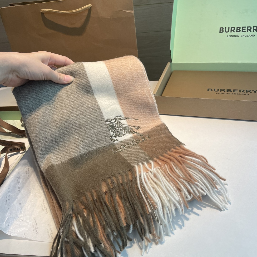 🆕Burberry ·巴宝莉爱心款💗❗️大B家新品围巾披肩‮磅重‬来了❗️bur原单殿堂‮皇级‬室最新款