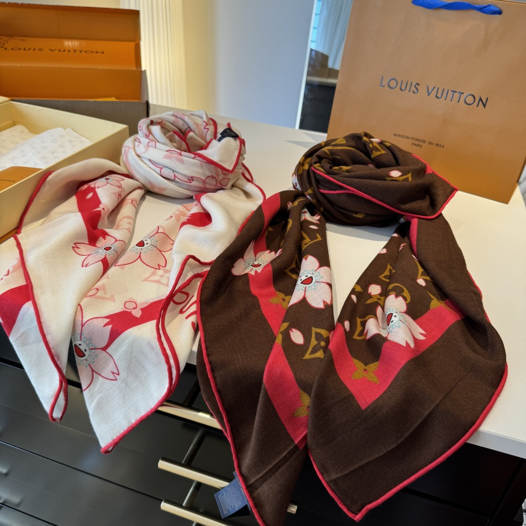 LV（路易威登）最最新的专柜主打款 樱花 度假及日常都非常好搭配的款 订单私流 】一看到就想去度假‼️平