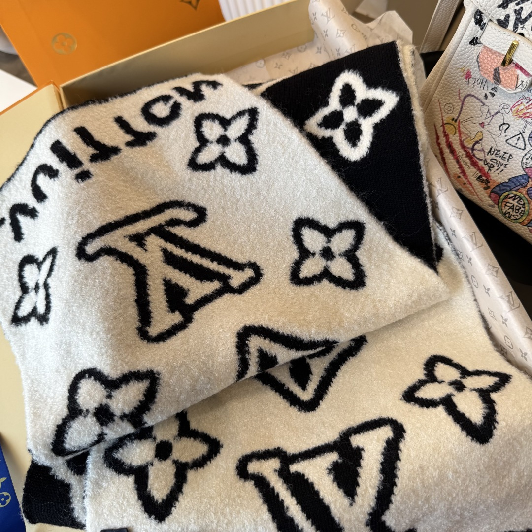 ❗️好看的要疯掉了，太有型太有魅力了❗️不得不佩服LV今年的设计师，把LV经典棋盘格元素再一次盘活了，让