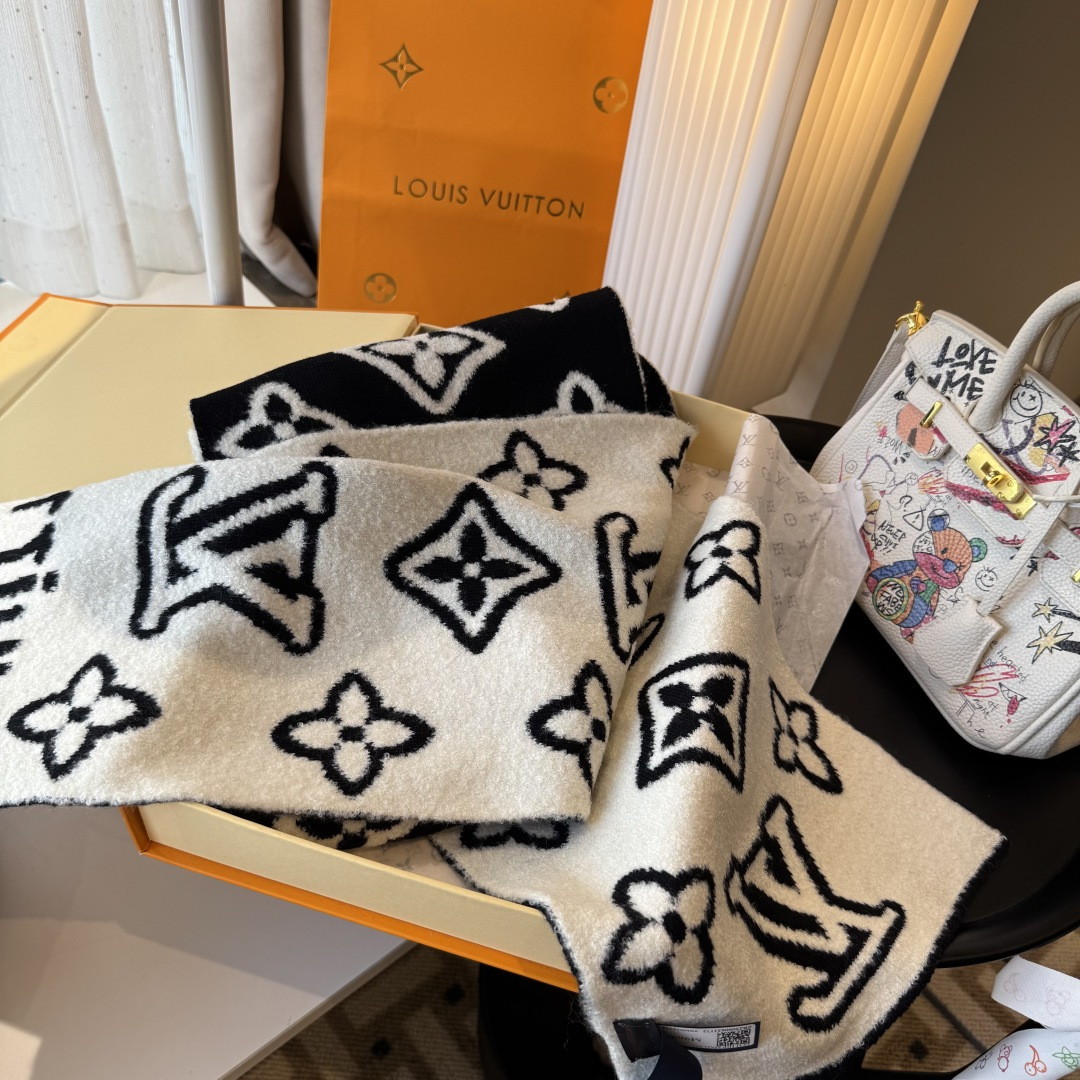 ❗️好看的要疯掉了，太有型太有魅力了❗️不得不佩服LV今年的设计师，把LV经典棋盘格元素再一次盘活了，让