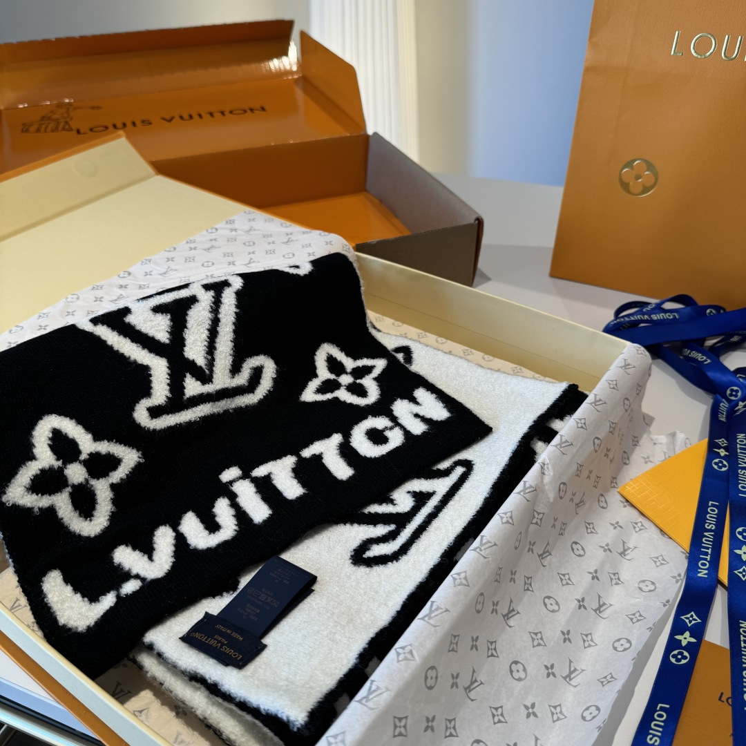 ❗️好看的要疯掉了，太有型太有魅力了❗️不得不佩服LV今年的设计师，把LV经典棋盘格元素再一次盘活了，让