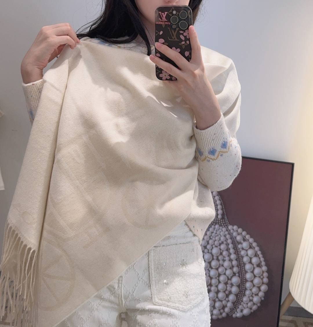 混绒，蔻驰 2025年新款到！Coach爆款！披肩也太好看了吧！不仅有颜值还有品质，手感超级软糯和舒服，