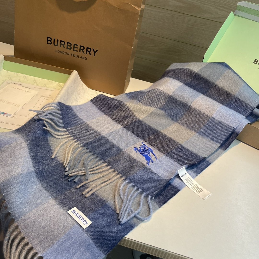 ✨✨Burberry · 巴宝莉双面围巾❗好看的要疯掉了，太有型太有魅力了❗❗非常斯文时尚的秋冬单品！真