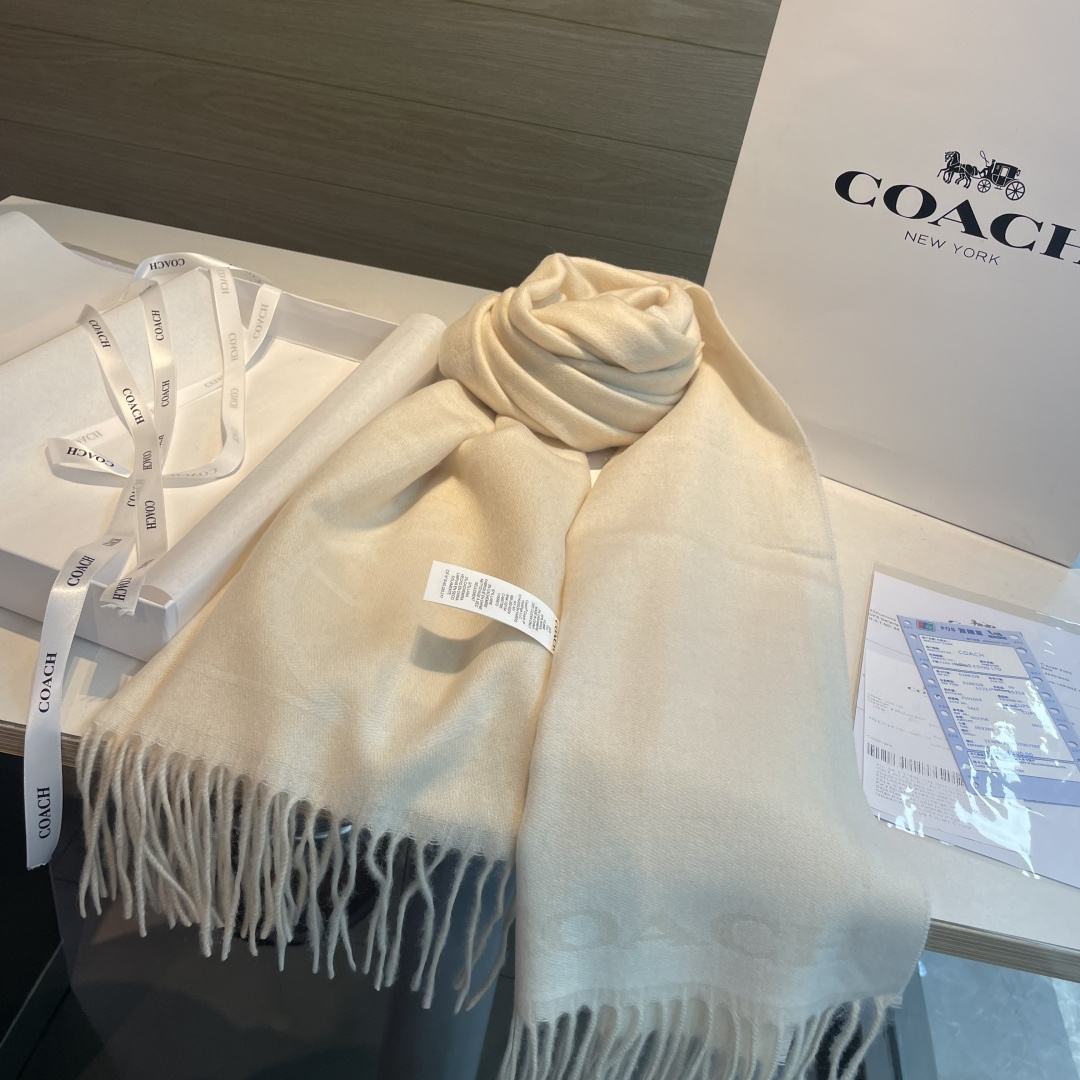 混绒，蔻驰 2025年新款到！Coach爆款！披肩也太好看了吧！不仅有颜值还有品质，手感超级软糯和舒服，