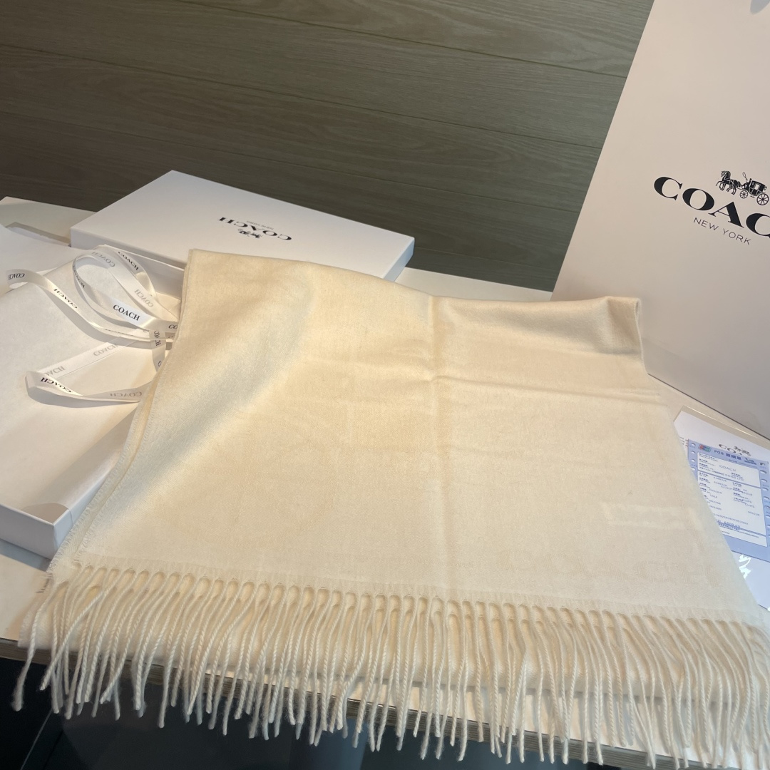 混绒，蔻驰 2025年新款到！Coach爆款！披肩也太好看了吧！不仅有颜值还有品质，手感超级软糯和舒服，