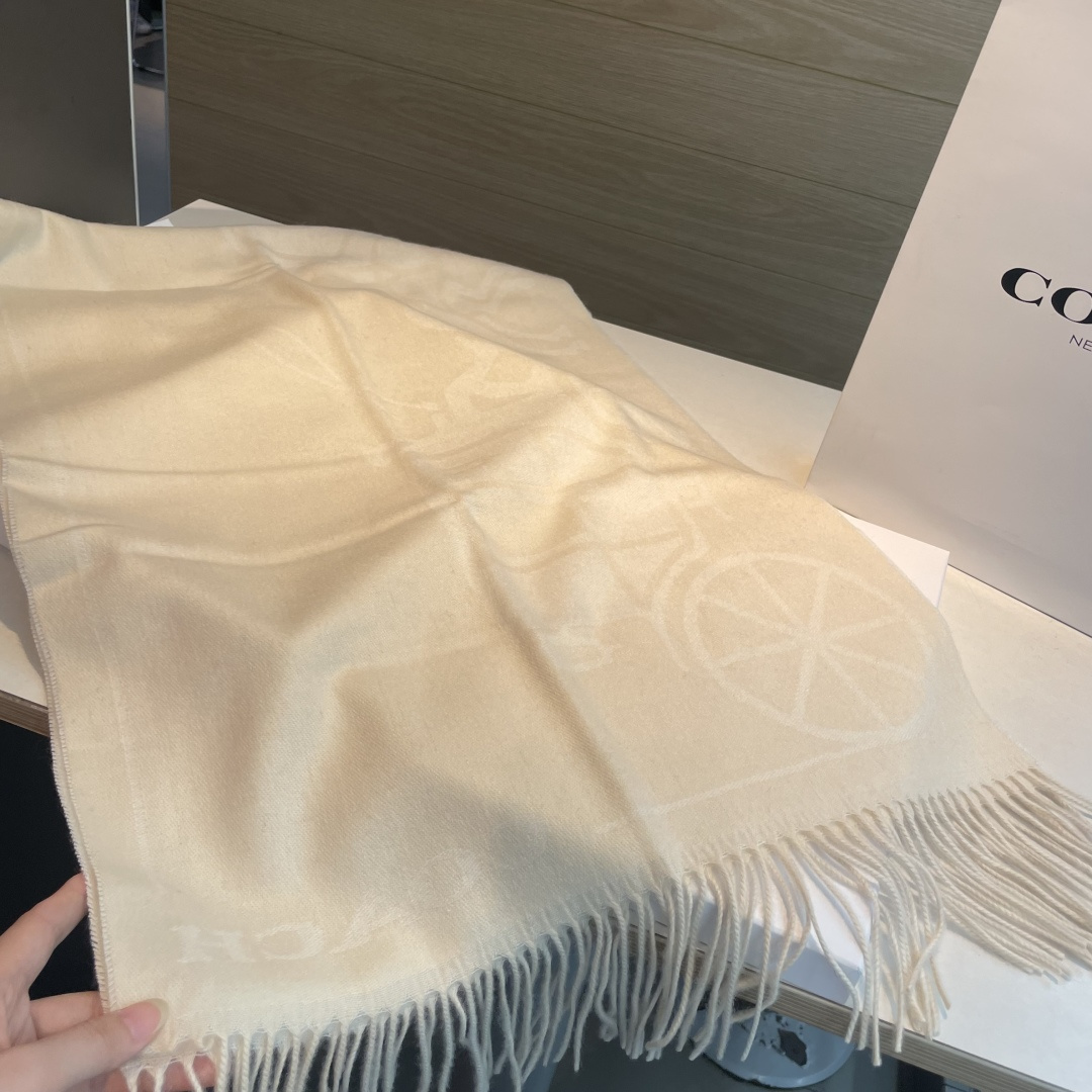 混绒，蔻驰 2025年新款到！Coach爆款！披肩也太好看了吧！不仅有颜值还有品质，手感超级软糯和舒服，
