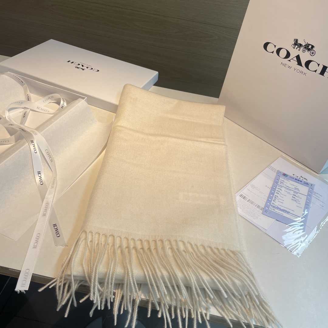 混绒，蔻驰 2025年新款到！Coach爆款！披肩也太好看了吧！不仅有颜值还有品质，手感超级软糯和舒服，