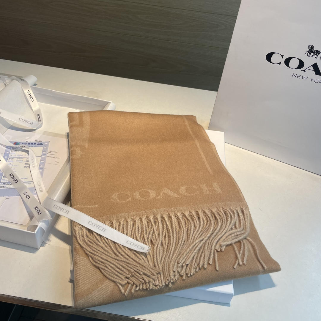混绒 蔻驰 2025年新款到！Coach爆款！披肩也太好看了吧！不仅有颜值还有品质，手感超级软糯和舒服，