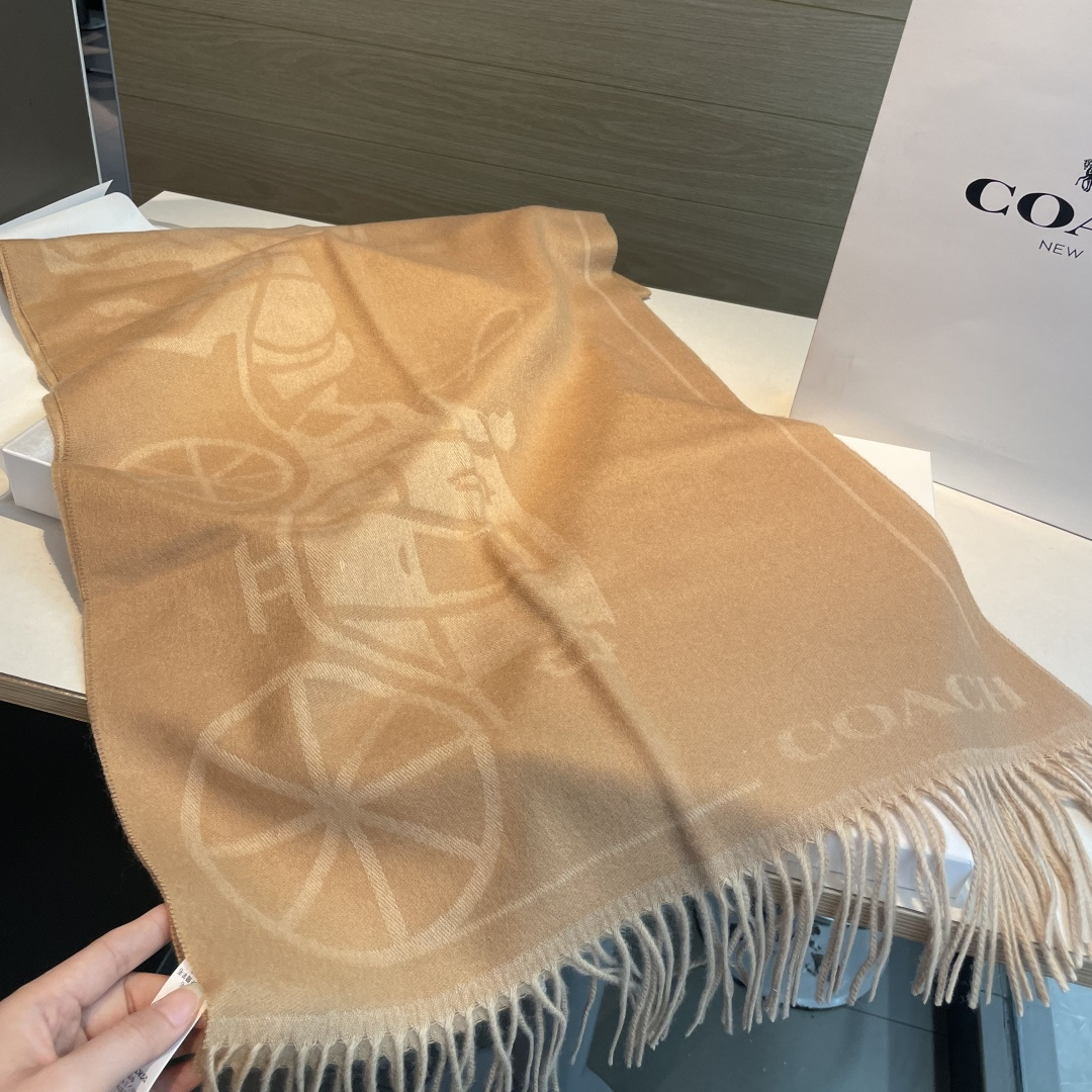 混绒 蔻驰 2025年新款到！Coach爆款！披肩也太好看了吧！不仅有颜值还有品质，手感超级软糯和舒服，