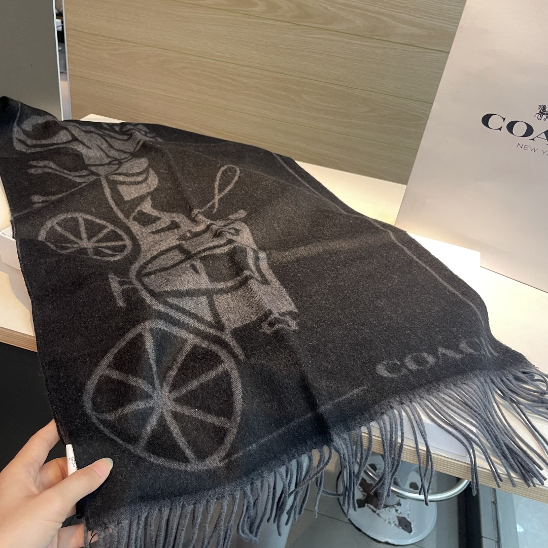 混绒 蔻驰 2025年新款到！Coach爆款！披肩也太好看了吧！不仅有颜值还有品质，手感超级软糯和舒服，