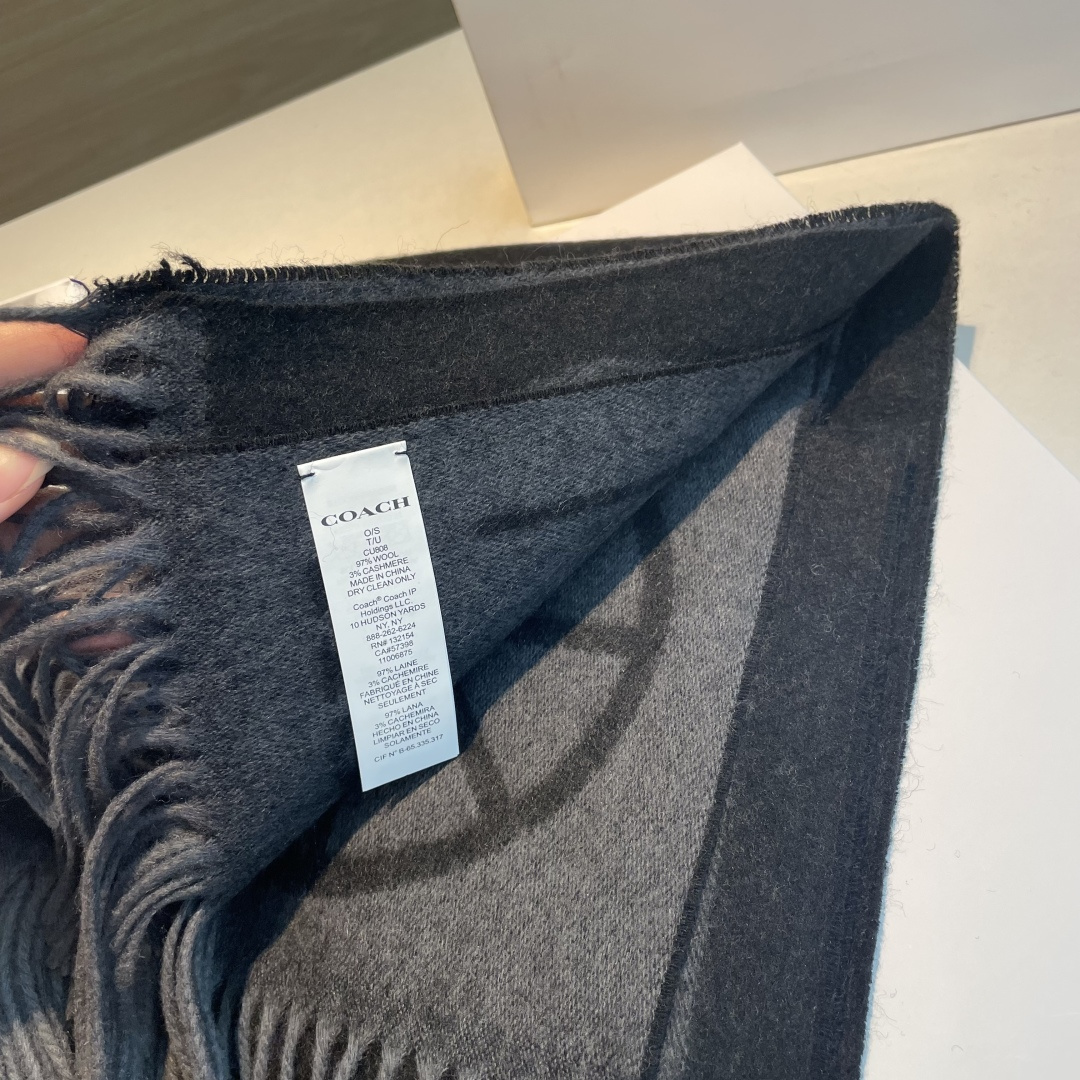 混绒 蔻驰 2025年新款到！Coach爆款！披肩也太好看了吧！不仅有颜值还有品质，手感超级软糯和舒服，