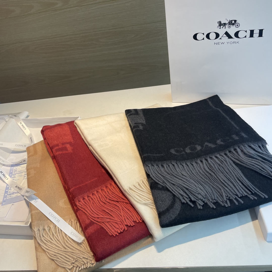 混绒 蔻驰 2025年新款到！Coach爆款！披肩也太好看了吧！不仅有颜值还有品质，手感超级软糯和舒服，