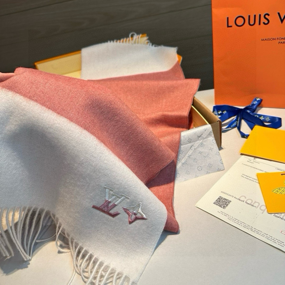 【▪️家属福利来了！！Lv 高端重磅男士围巾！】怒赞推荐，激动~！！下手绝对要快，同步专柜，最高端的男士