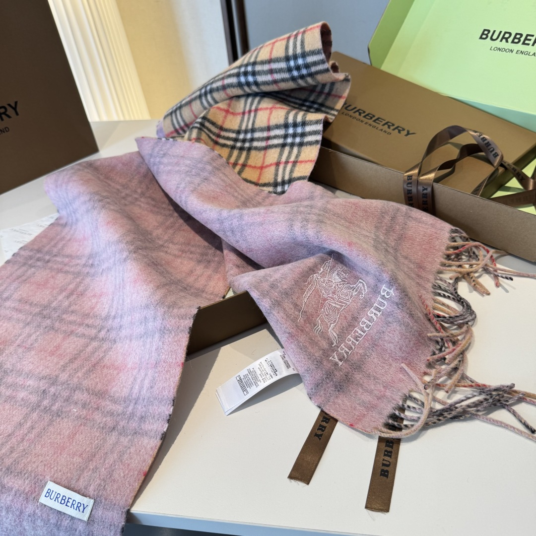 ✨✨Burberry · 巴宝莉双面围巾❗好看的要疯掉了，太有型太有魅力了❗❗非常斯文时尚的秋冬单品！真