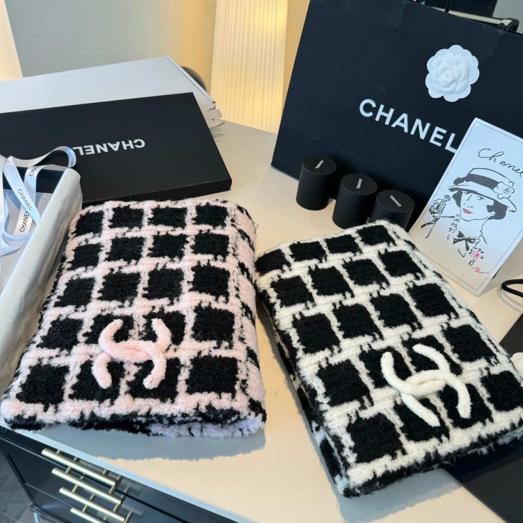 新款Chanel · 香奈儿难得一见的针织单品，温柔配色，超级迷恋❗️气质低调恬静又不失优雅❗️】重点推
