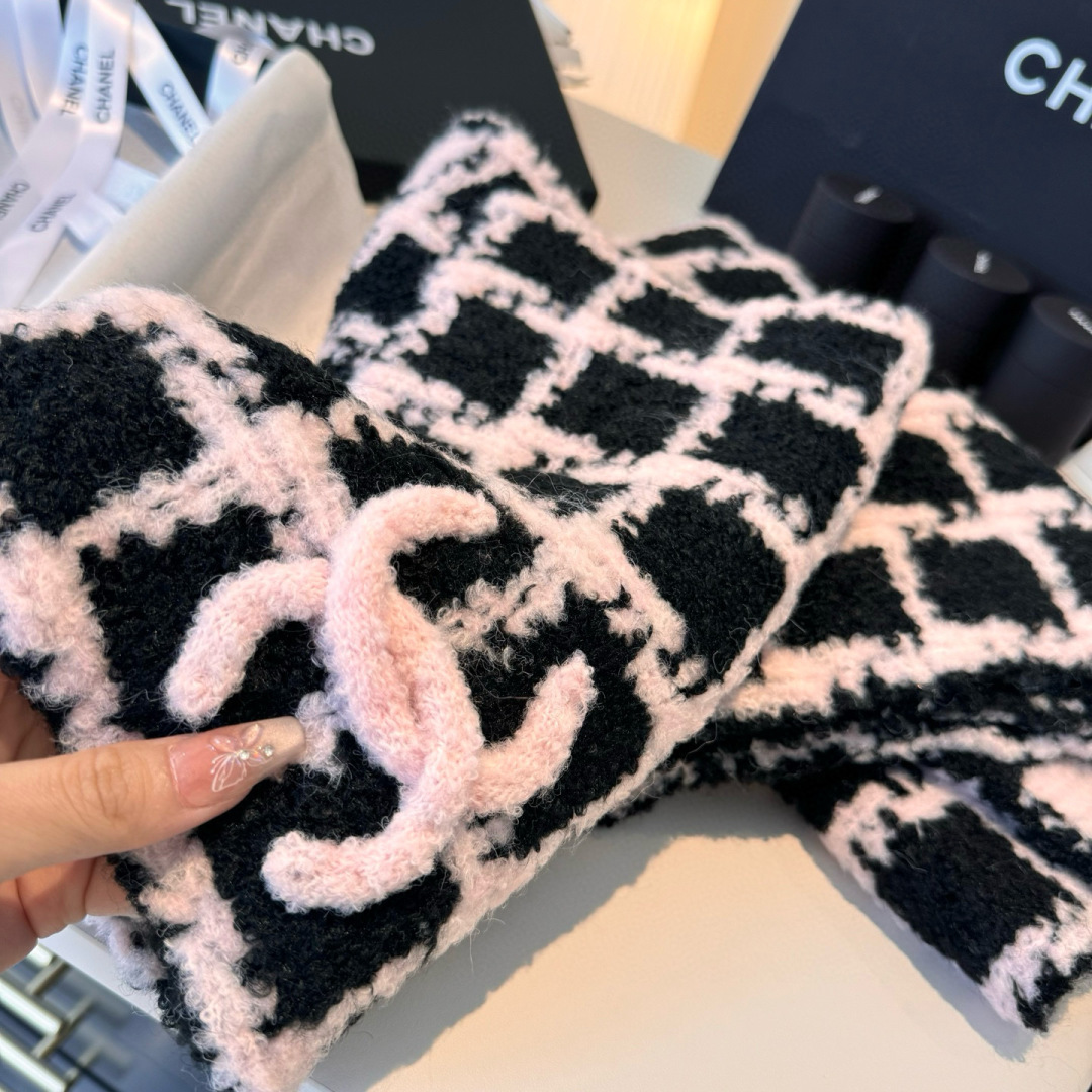 新款Chanel · 香奈儿难得一见的针织单品，温柔配色，超级迷恋❗️气质低调恬静又不失优雅❗️】重点推