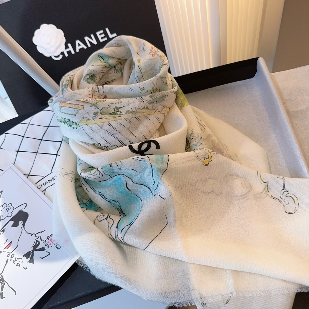 25年高级手工坊系列作品梦幻而极具电影感，灵感来自嘉柏丽尔·香奈儿收藏的中国乌木漆面屏风。在她巴黎康朋街