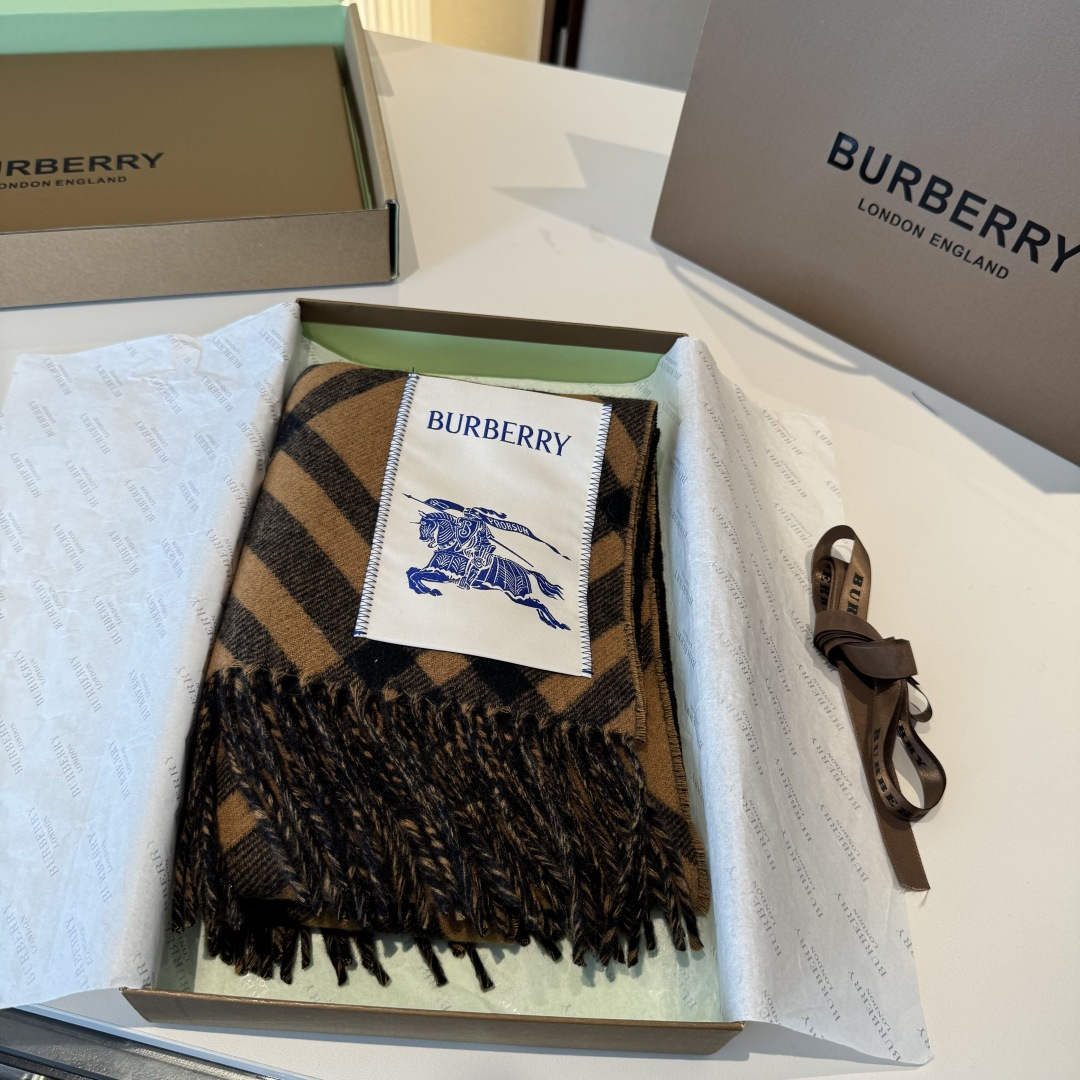 高品质 怒推走量新款🎊巴宝莉官网最新款💥 100%顶级双面山羊绒材质🔥非常保暖👑 柔软亲肤，不扎脖😍经典