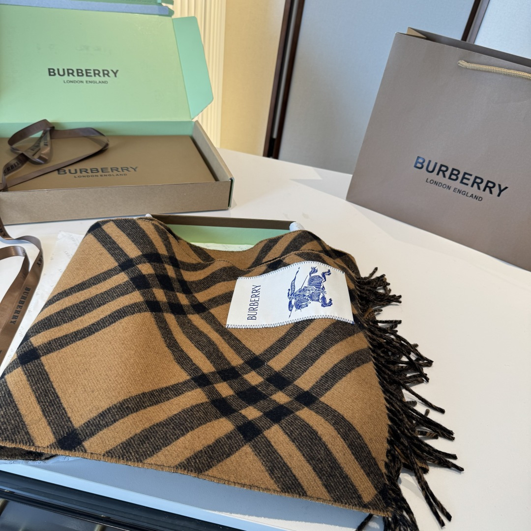 高品质 怒推走量新款🎊巴宝莉官网最新款💥 100%顶级双面山羊绒材质🔥非常保暖👑 柔软亲肤，不扎脖😍经典