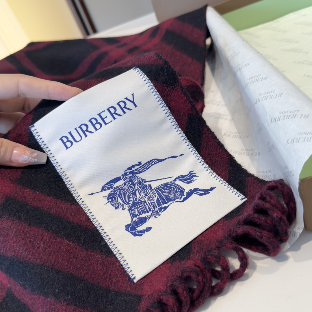 高品质 怒推走量新款🎊巴宝莉官网最新款💥 100%顶级双面山羊绒材质🔥非常保暖👑 柔软亲肤，不扎脖😍经典