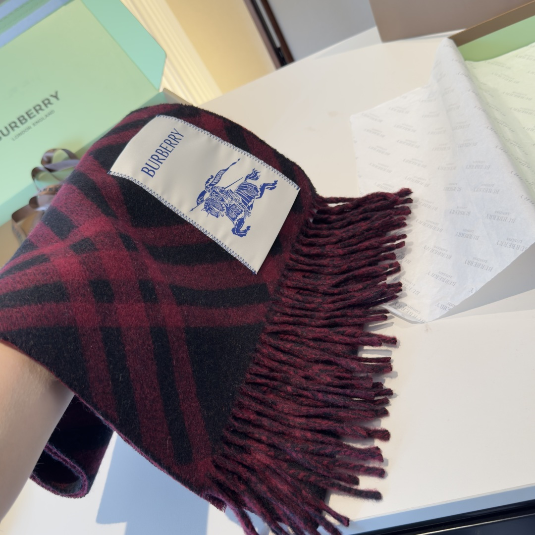 高品质 怒推走量新款🎊巴宝莉官网最新款💥 100%顶级双面山羊绒材质🔥非常保暖👑 柔软亲肤，不扎脖😍经典