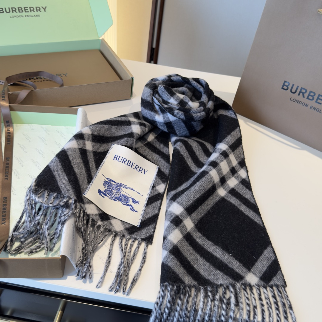 高品质 怒推走量新款🎊巴宝莉官网最新款💥 100%顶级双面山羊绒材质🔥非常保暖👑 柔软亲肤，不扎脖😍经典