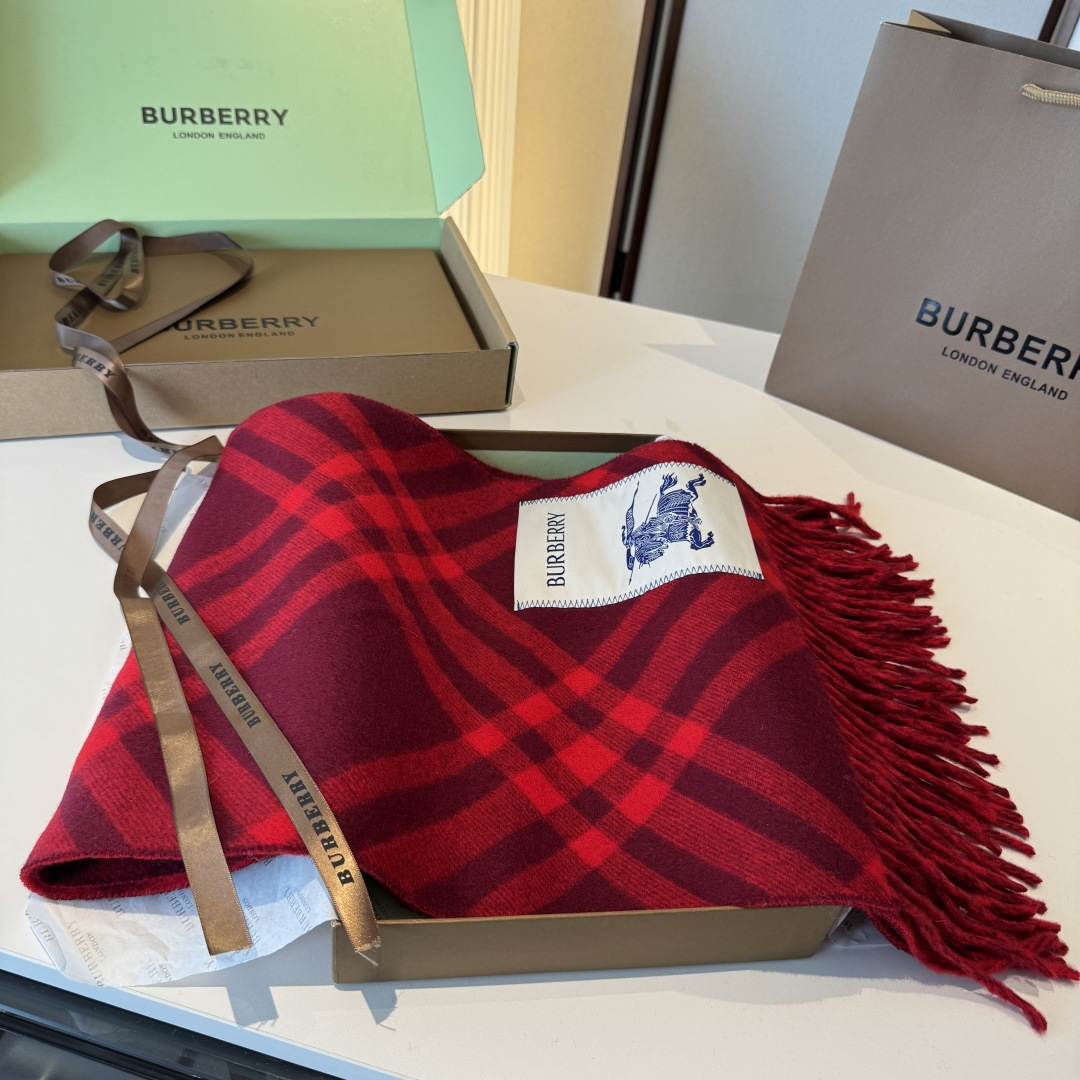 高品质 怒推走量新款🎊巴宝莉官网最新款💥 100%顶级双面山羊绒材质🔥非常保暖👑 柔软亲肤，不扎脖😍经典