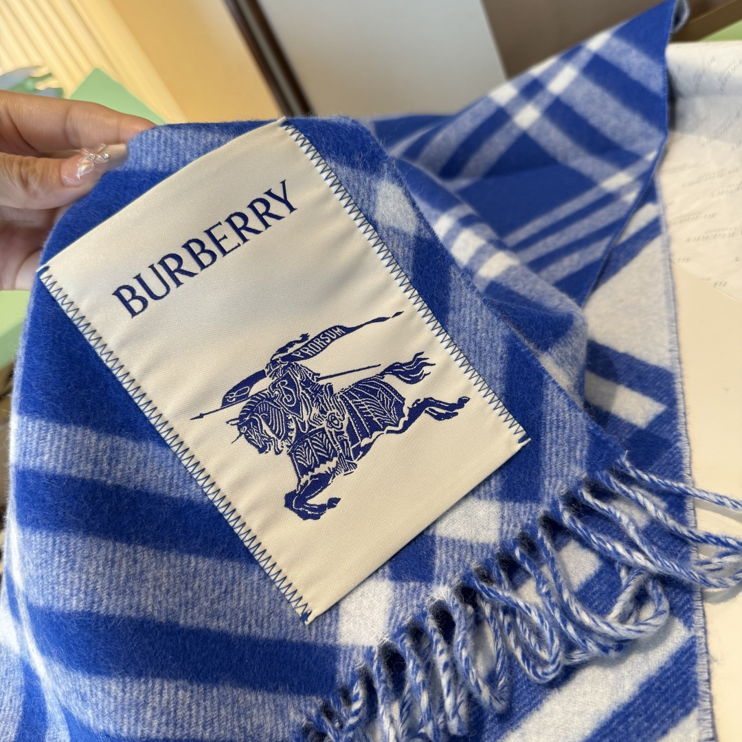 高品质 怒推走量新款🎊巴宝莉官网最新款💥 100%顶级双面山羊绒材质🔥非常保暖👑 柔软亲肤，不扎脖😍经典