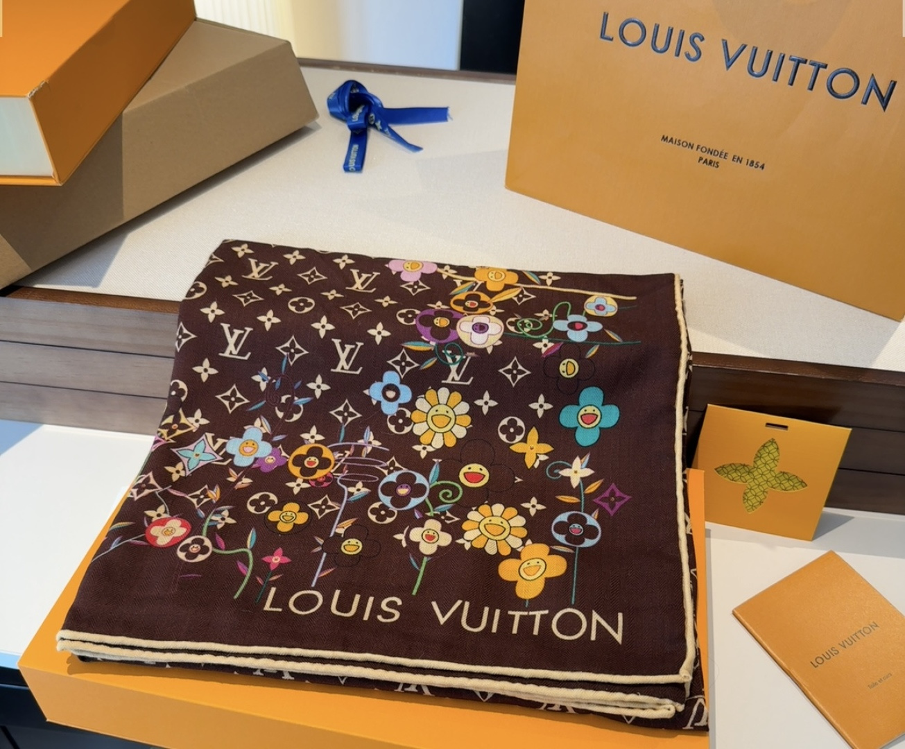 ❄【双面同色】原单Lv140cm丝绒方本款方巾，丝印工艺刻画丰富细节，描绘 Monogram 薇薇安之家