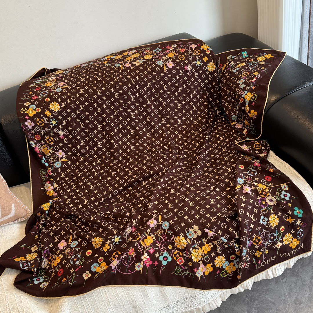 ❄【双面同色】原单Lv140cm丝绒方本款方巾，丝印工艺刻画丰富细节，描绘 Monogram 薇薇安之家