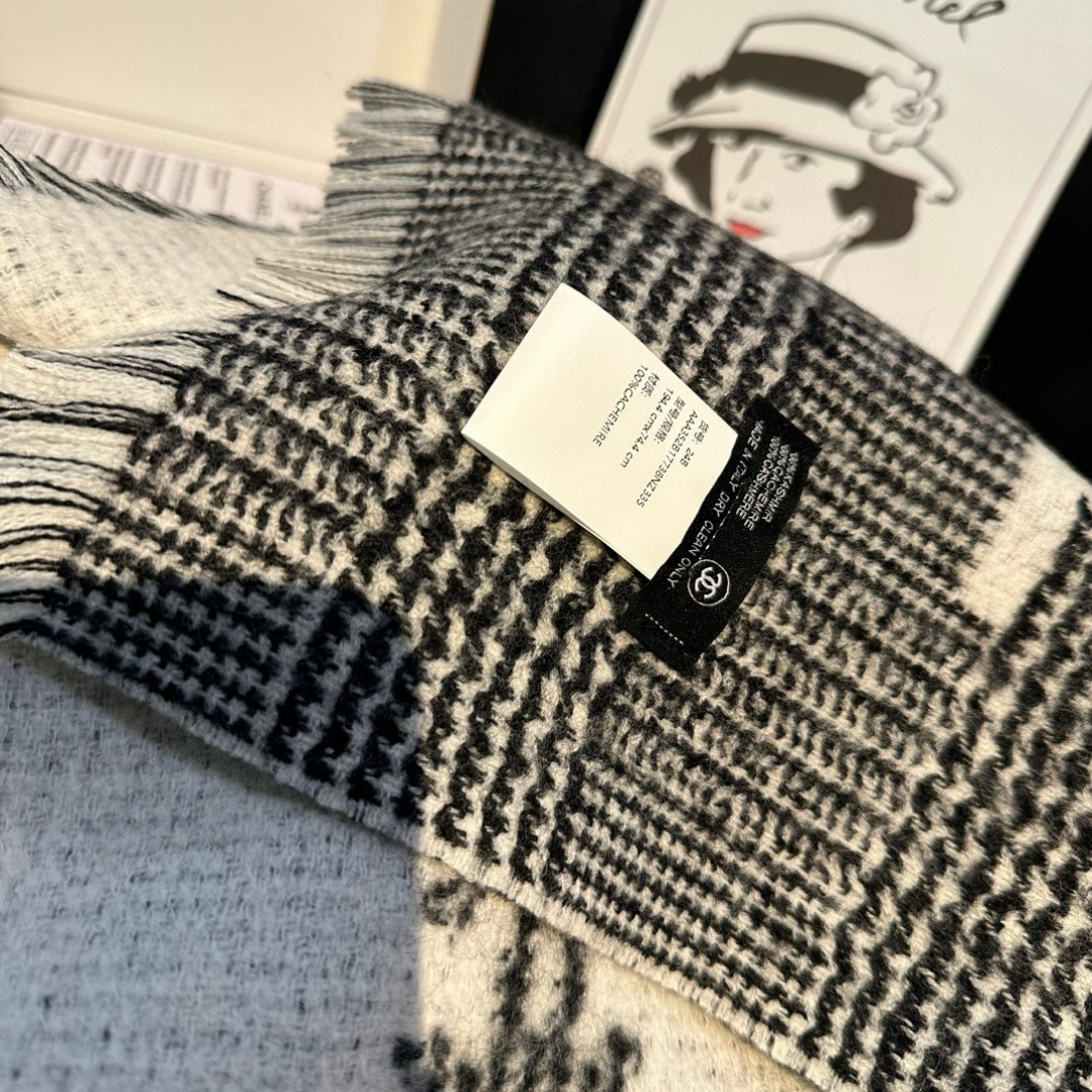 香奶奶 新款，Chanel(香奈儿)24cocoChanel系列，张予曦同款围巾，被誉为24年香奶奶最好