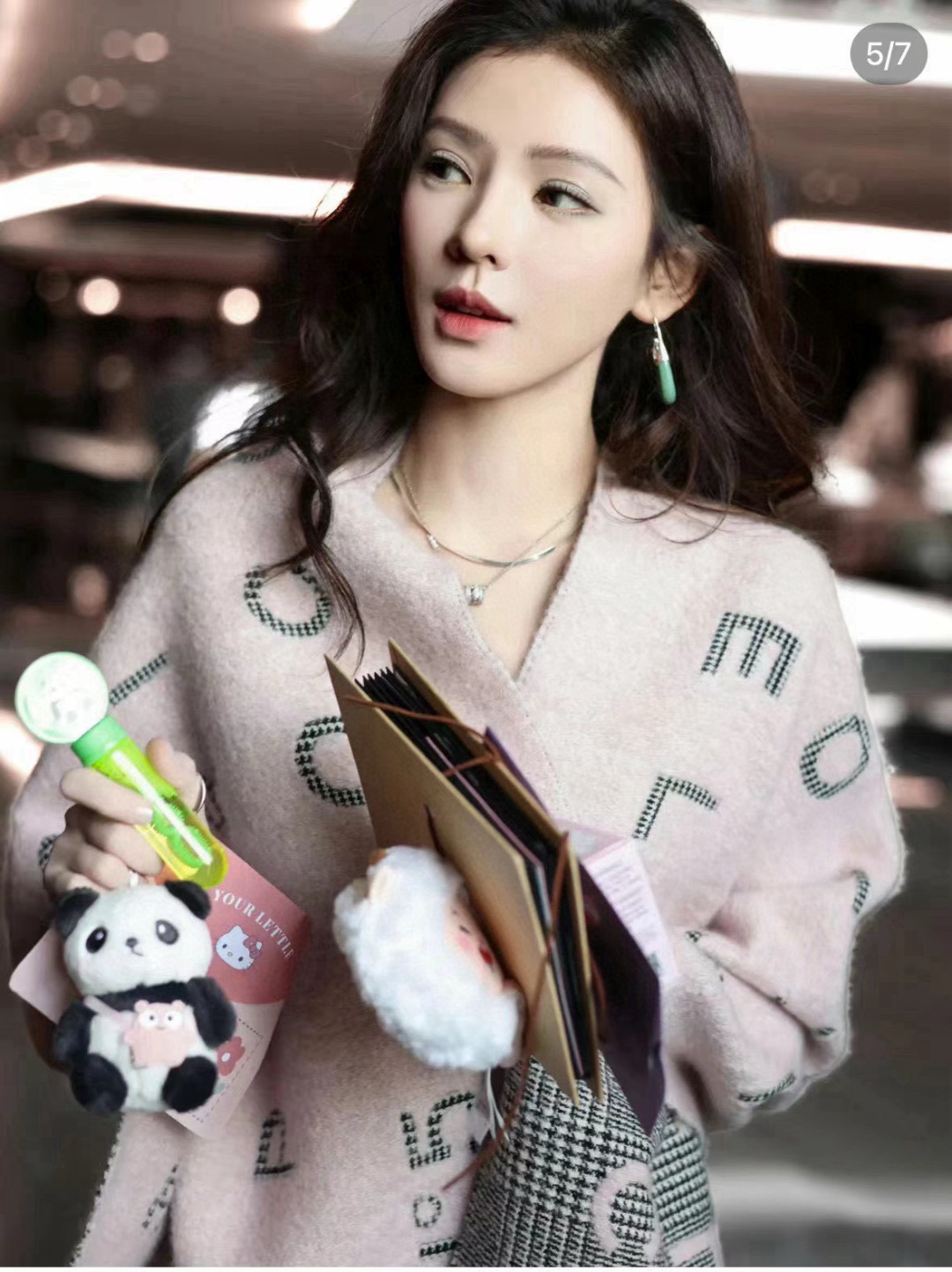 香奶奶 新款，Chanel(香奈儿)24cocoChanel系列，张予曦同款围巾，被誉为24年香奶奶最好