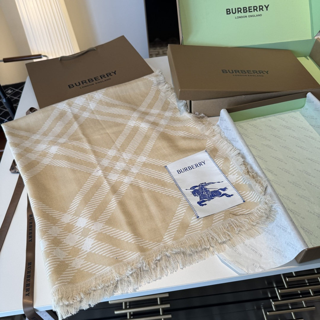 𝐁𝐔𝐑𝐁𝐄𝐑𝐑𝐘 • 𝟐𝟓ꫛꫀꪝ《骑士格纹长巾》张婧仪同款，原单品质！Size：200x65cm 70%