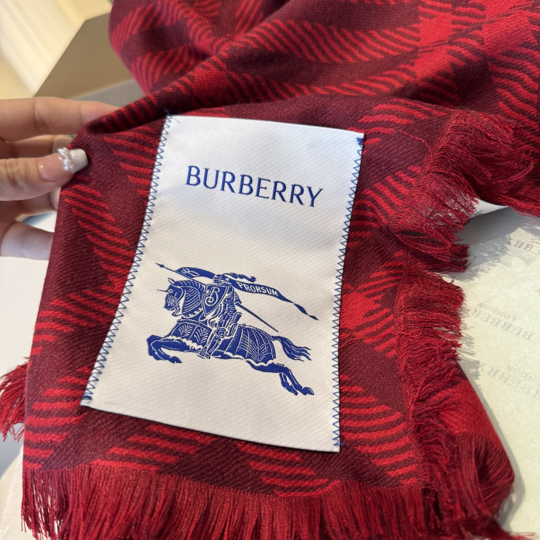 𝐁𝐔𝐑𝐁𝐄𝐑𝐑𝐘 • 𝟐𝟓ꫛꫀꪝ《骑士格纹长巾》张婧仪同款，原单品质！Size：200x65cm 70%