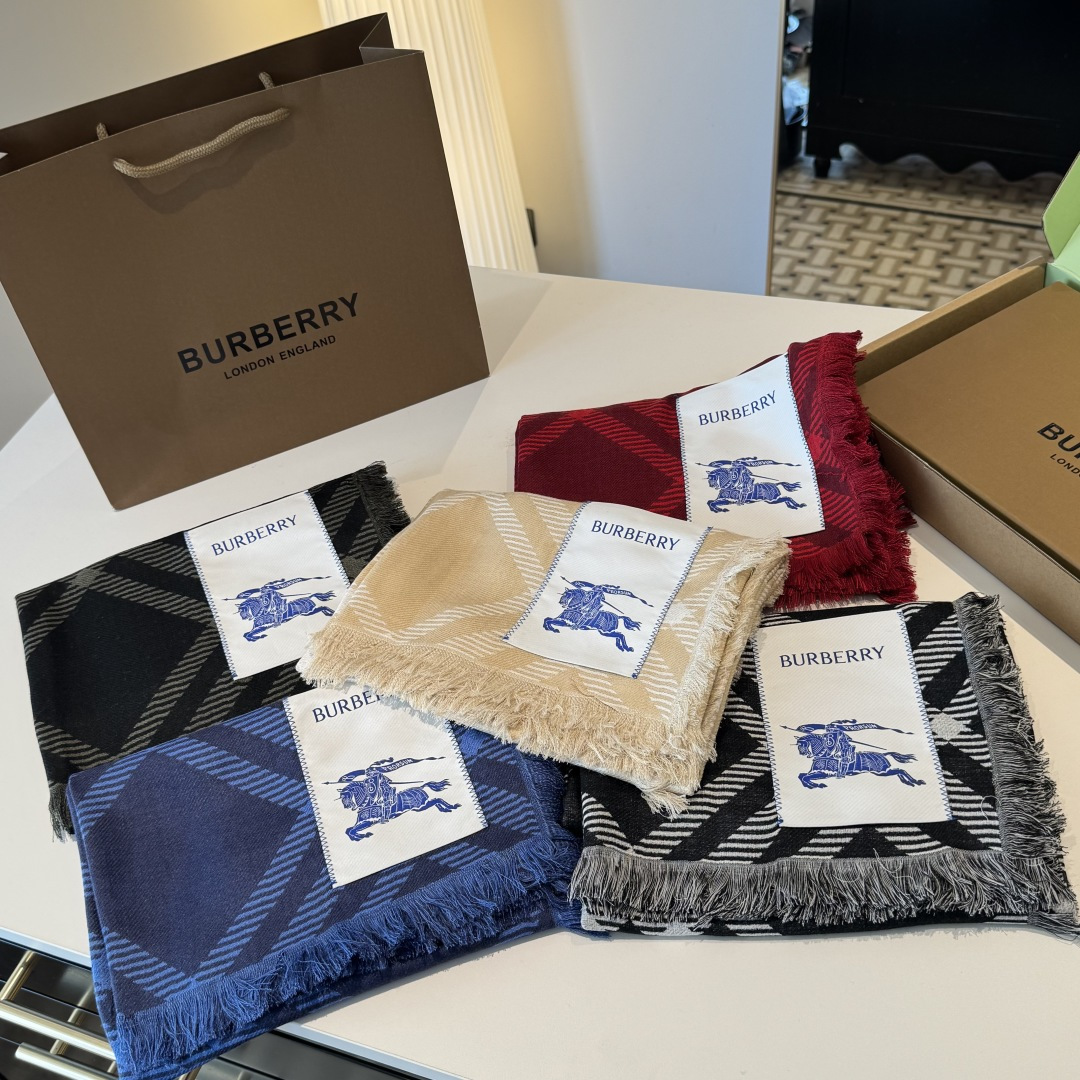 𝐁𝐔𝐑𝐁𝐄𝐑𝐑𝐘 • 𝟐𝟓ꫛꫀꪝ《骑士格纹长巾》张婧仪同款，原单品质！Size：200x65cm 70%