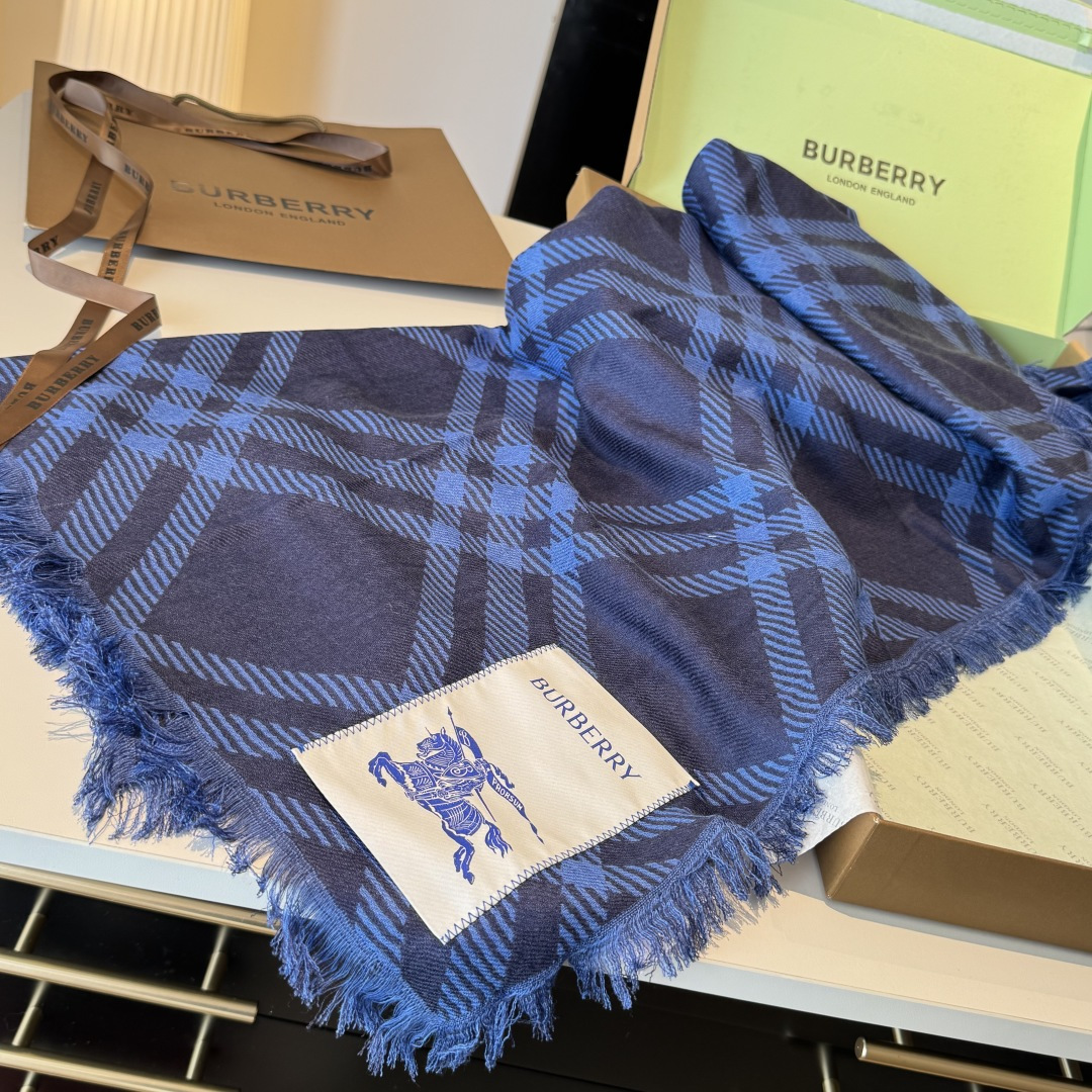 𝐁𝐔𝐑𝐁𝐄𝐑𝐑𝐘 • 𝟐𝟓ꫛꫀꪝ《骑士格纹长巾》张婧仪同款，原单品质！Size：200x65cm 70%