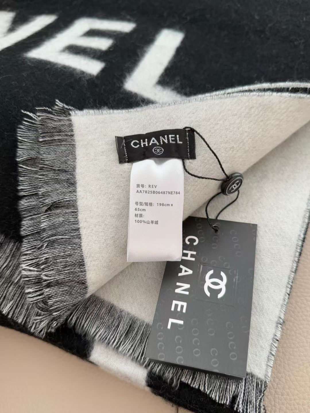 新😘💃🏻💃🏻美翻了💖💖[流泪]【大双C LOGO披肩】御用殿堂级极品小香‼️新款专柜在售 羊绒长巾❗️配