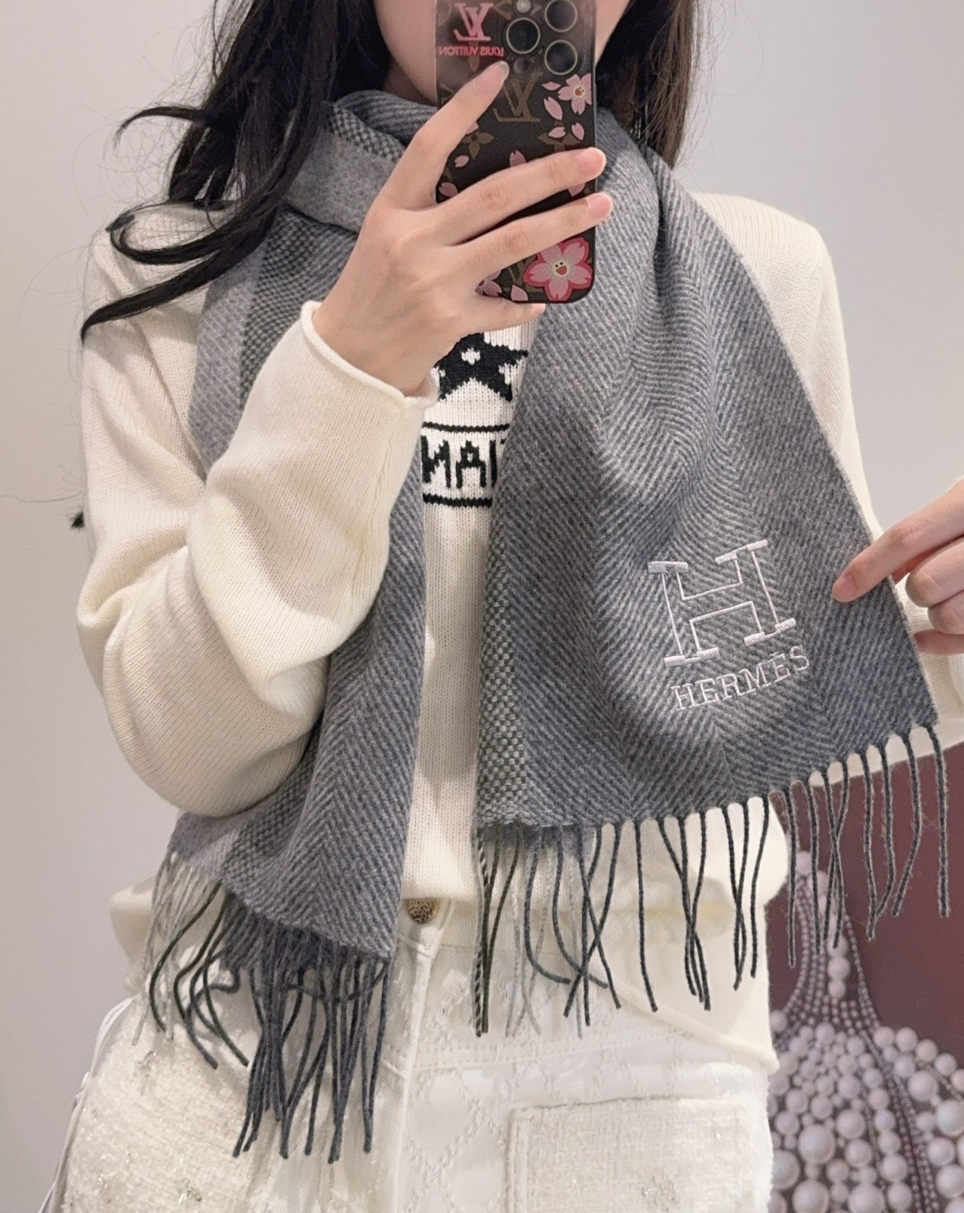 ✨✨爱马仕围巾，好看的要疯掉了，太有型太有魅力了❗❗非常斯文时尚的秋冬单品！真的很喜欢，非常Classi