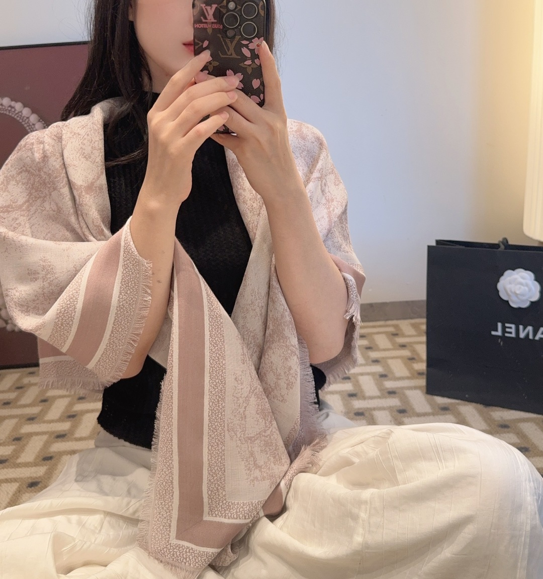 Dior 颜色百分之百对应 出入 毫无压力 动物剪花【茹伊印花】𝐃𝐈𝐎𝐑 茹伊印花是近两年又一标志性元素～ 多种动物以及植物为主的设计不分年龄不显老气_十分活力青春～ 42%羊毛
