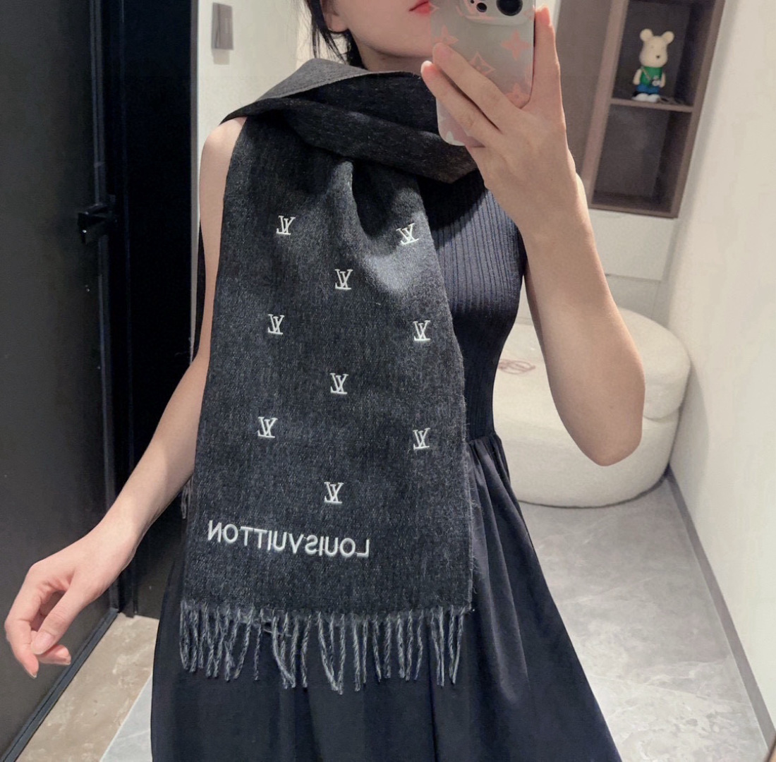 Louis Vuitton Louis Vuitton 渠道独家特供大驴 款满天星当季双面热款女羔绒两用围巾