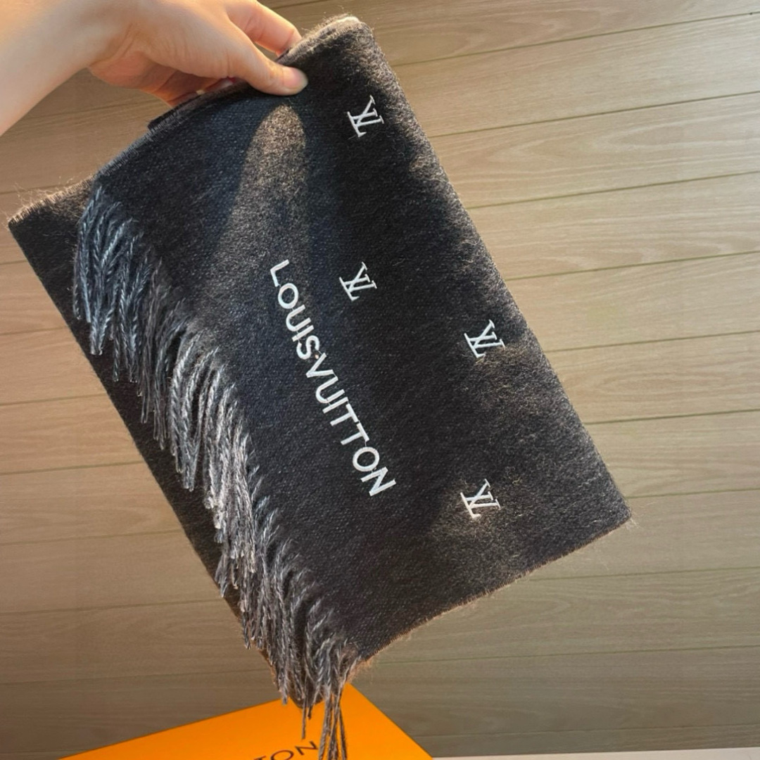 Louis Vuitton Louis Vuitton 渠道独家特供大驴 款满天星当季双面热款女羔绒两用围巾