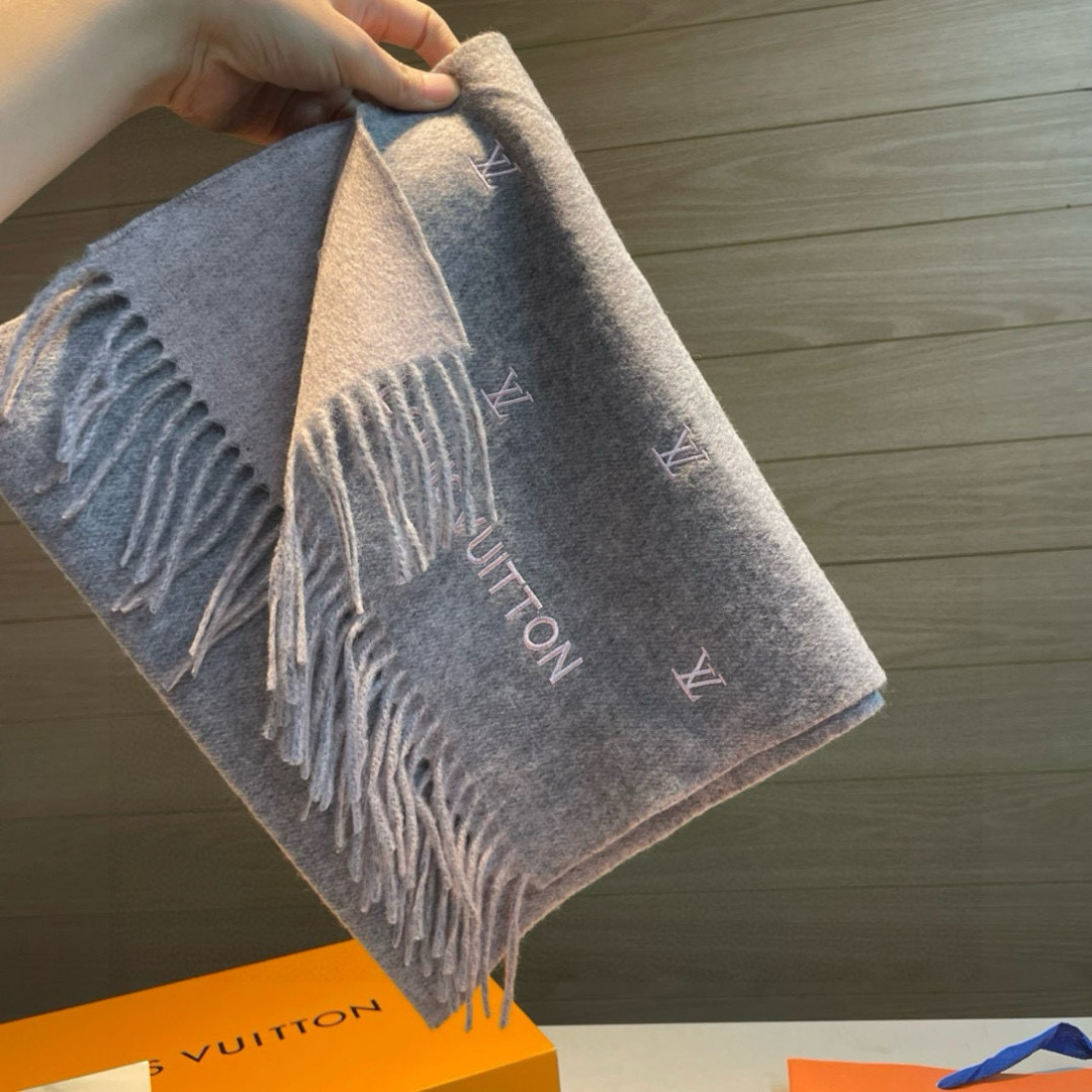 Louis Vuitton Louis Vuitton 渠道独家特供大驴 款满天星当季双面热款女羔绒两用围巾