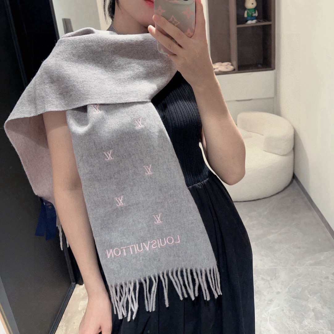Louis Vuitton Louis Vuitton 渠道独家特供大驴 款满天星当季双面热款女羔绒两用围巾